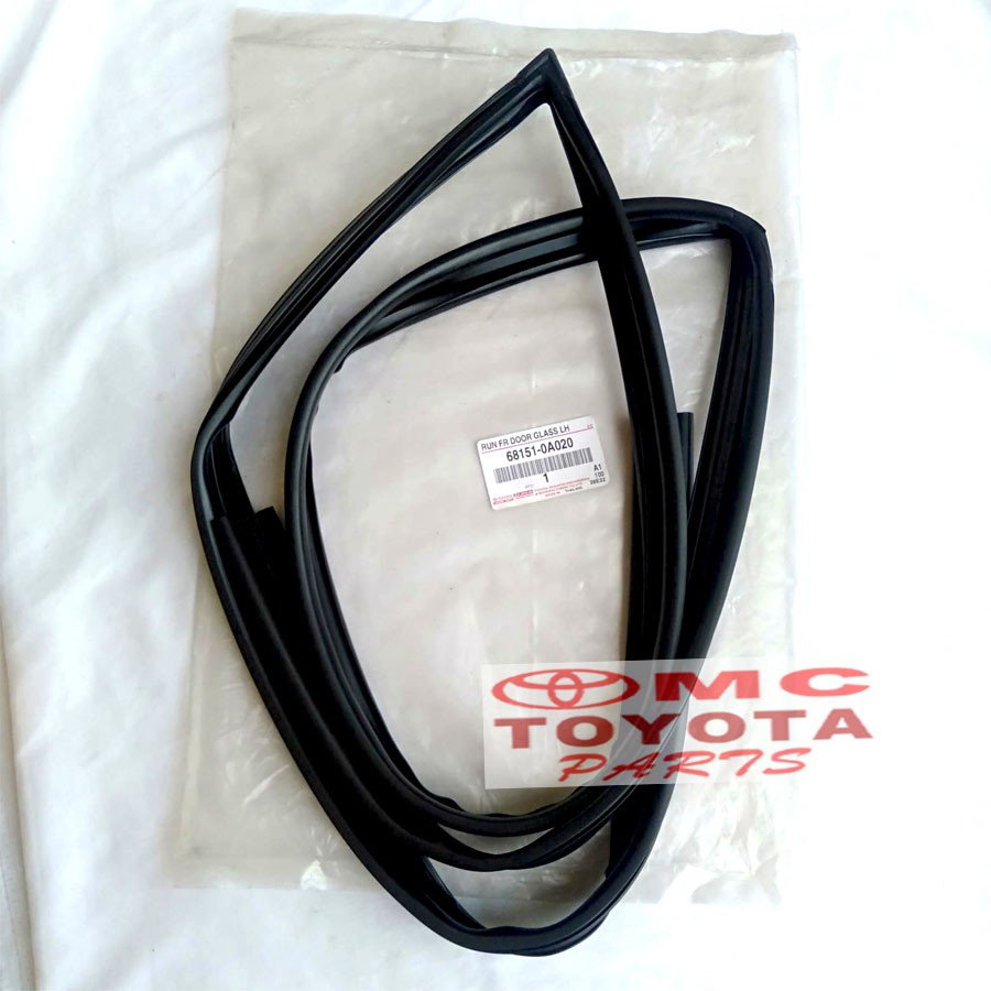 Karet Channel Kaca Pintu Depan Kiri Toyota Soluna 68151-0A020