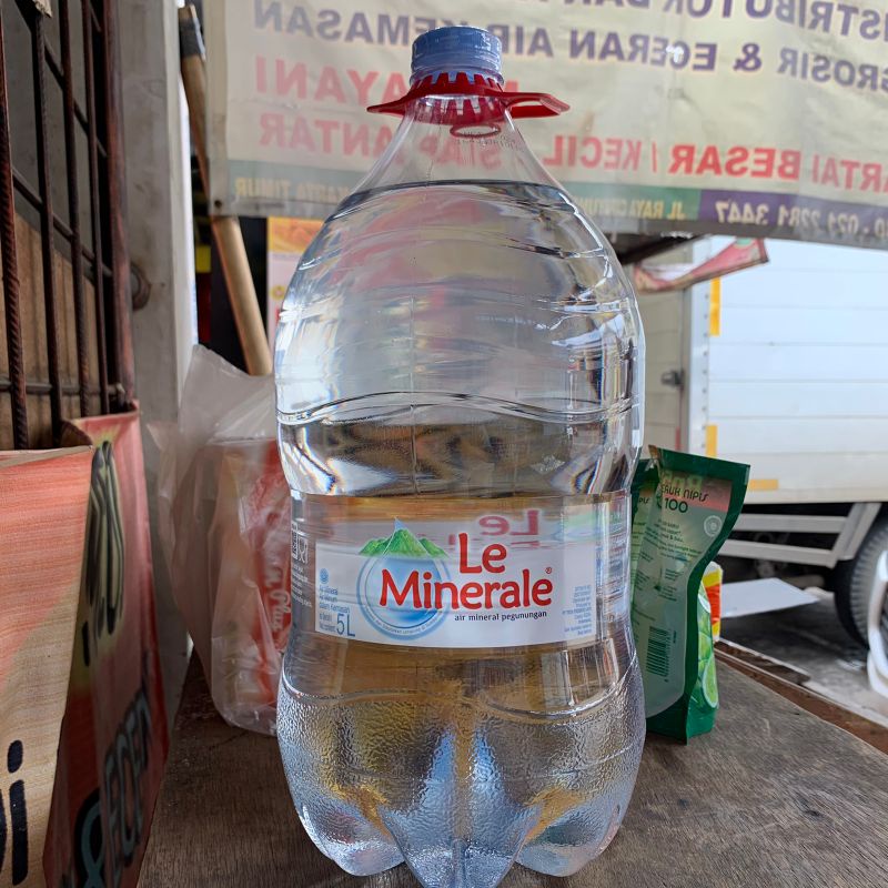 

Le minerale galon 5L / air mineral / air minum / lemin / leminerale