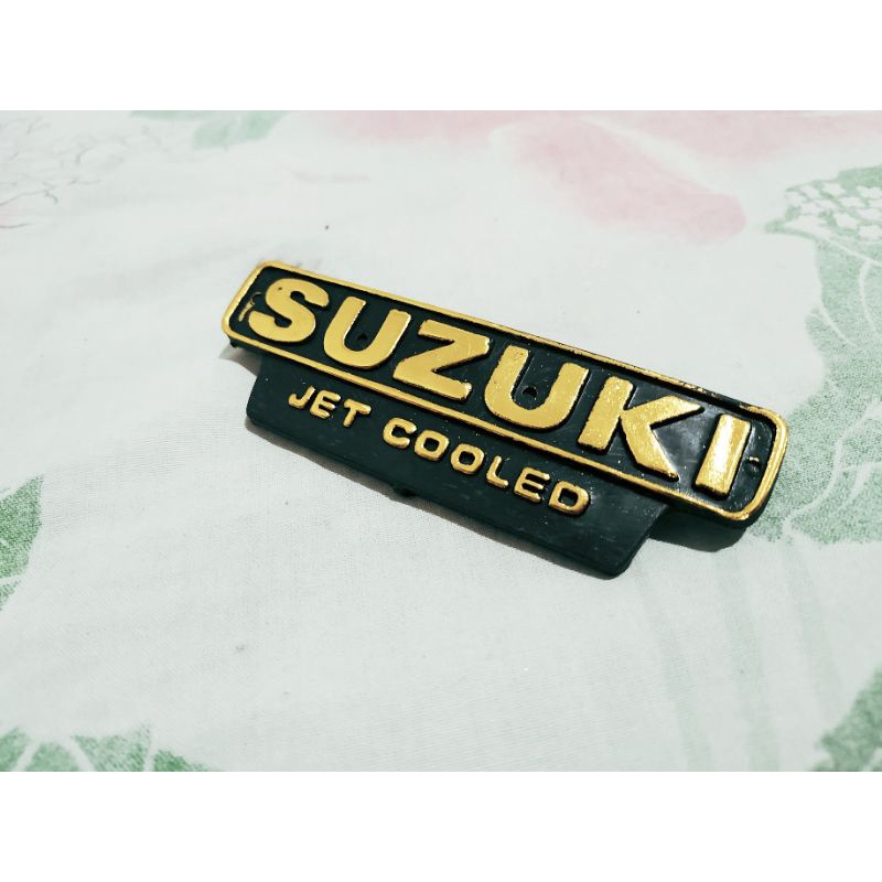 EMBLEM SUZUKI JET COOLED BELAKANG SADEL