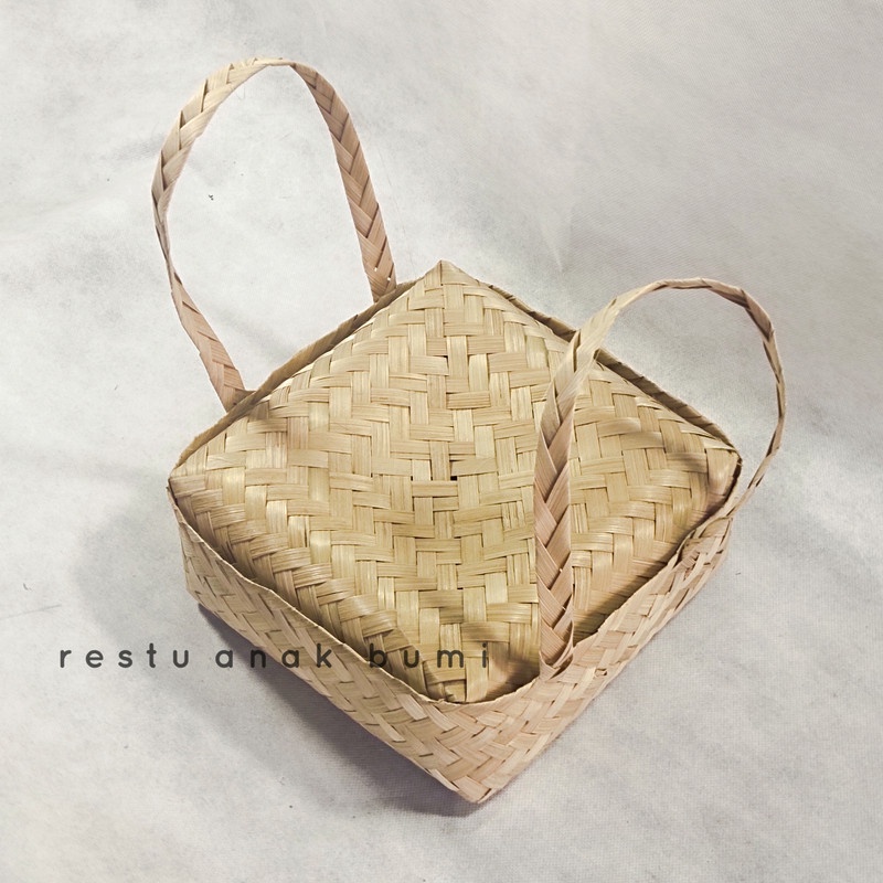 

(B307) Besek Bambu 25cm/Hadiah/Lamaran/Parcel Lebaran/Natal/Acara/Catering/Hampers/Hantaran/Makanan/Minuman/Keranjang Buah/Souvenir/Wadah Serbaguna/Basket/Craft/Fruit Box/Sembako/Teh/Gula/Beras/Telur/Seserahan/Kado/Gift