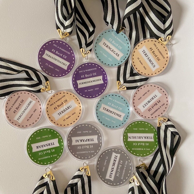 Medali Wisuda Akrilik Custom