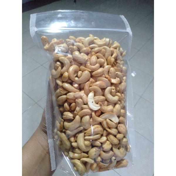 

kacang mete matang super utuh (no.2) 250 Gram