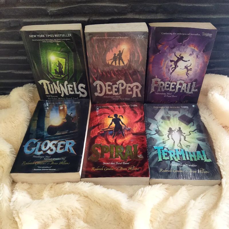 Novel Fantasi Tunnels series (Tunnels, Deeper, Freefall, Closer, Spiral, Terminal) - Roderick Gordon