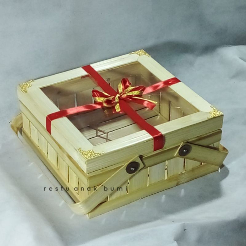

keranjang hantaran Keranjang Bambu Mika 25x25 mika kaca transparan variasi Emas pita merah emas /hantaran/nikahan/seserahan/hampers/bingkisan/wedding/hadiah/giftbox/keranjang/wadah makanan/gift/sembako/roti/cake/nasi/catering/nasi box/food/lamaran/ craft