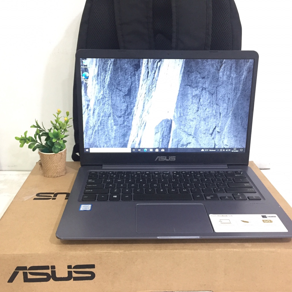 ASUS VIVOBOOK S14 X441UA CORE i5-82500 RAM 4GB SSD 128GB