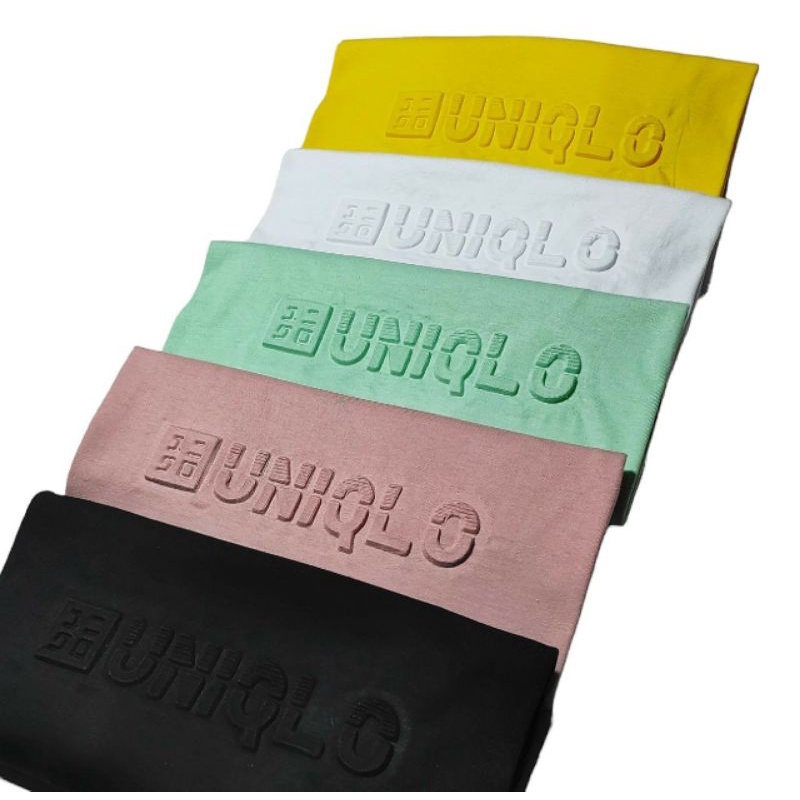 Kaos tshirt uniqlo logo timbul M.L.XL