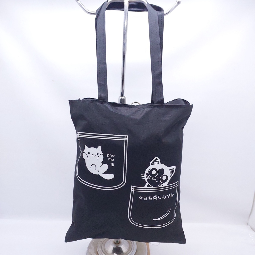 Tas Tote bag TERMURAH BARU ORIGINAL / Tote Bag Colorfull Motif Animasi MURAH BARU / Tas Tote Motif karakter animasi MURAH KOTAK BESAR BANYAK WARNA BARU / Tas Goodie Bag Belanja Barang Motif ANIMASI MURAH / Tas Tote Bag + Seliting bahan kain MURAH ORIGINAL