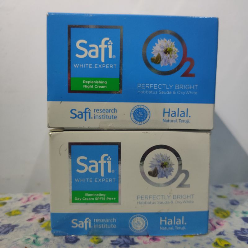 Krim Siang Malam Safi White Expert Illuminating Day Cream SPF 15 PA++ 25gr Safi White Expert Repleni