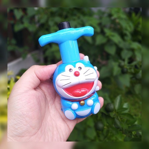 PROMO TERBARU - Mainan Anak Gangsing Doraemon /GASING Tradisional Dengan Musik Lampu /gasing dora /gasing LED /gasing karakter