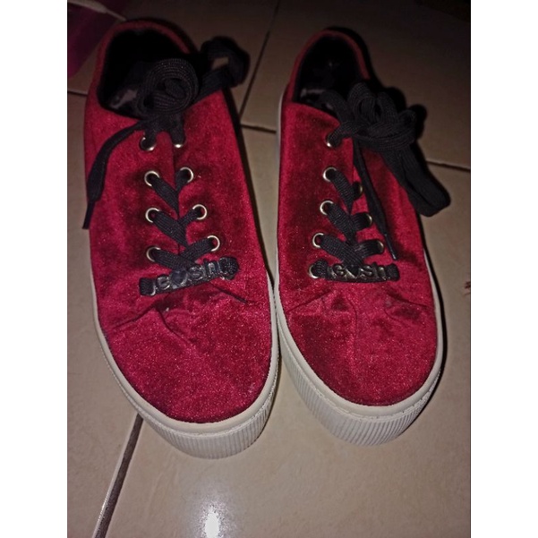 sepatu gosh original size 38