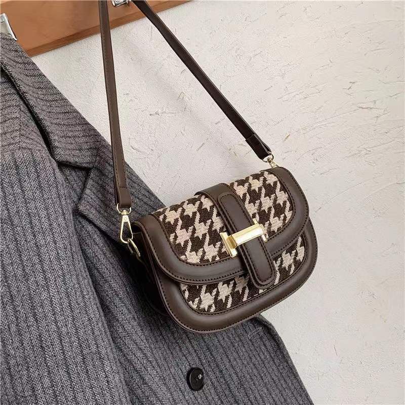 Red Tas wanita baru 2022 gaya panas lintas diagonal siswa all-match in ponsel tas kecil tas persegi kecil high-end musim gugur dan musim dingin