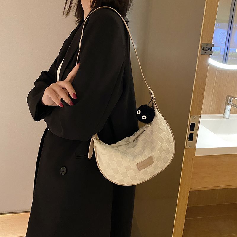Red Tas Bertekstur Wanita 2022 Musim Gugur dan Musim Dingin Baru All-Match Gaya Asing Kotak Warna Kontras Liontin Lucu Satu Bahu Messenger Tas Pangsit