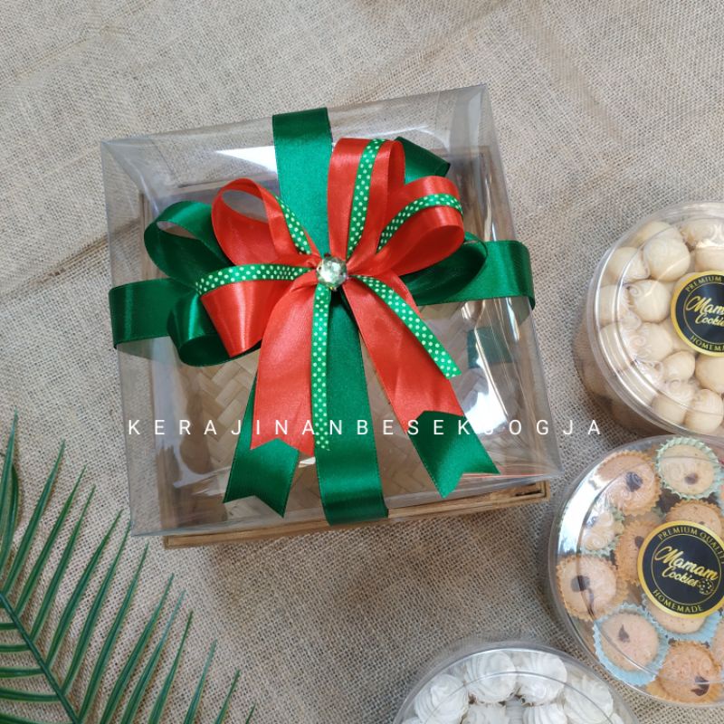 HANTARAN MIKA PITA /seserahan/hampers kue/hamper lebaran/besek kue/besek Jogja/catering/lebaran