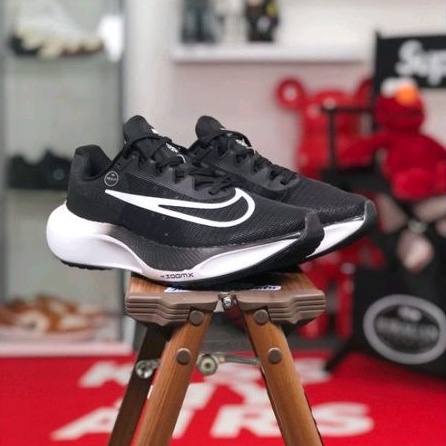 Nike Zoom Fly 5 &quot;Black White&quot;