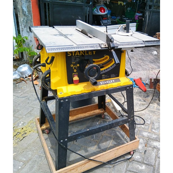 table Saw Stanley bekas baik