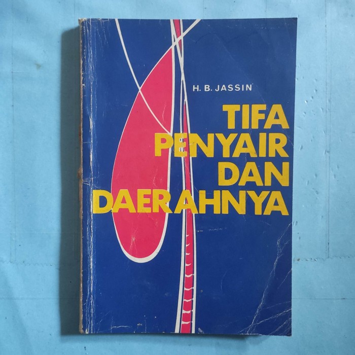 Buku sastra lawas Tifa penyair dan daerahnya by H. B. Jassin