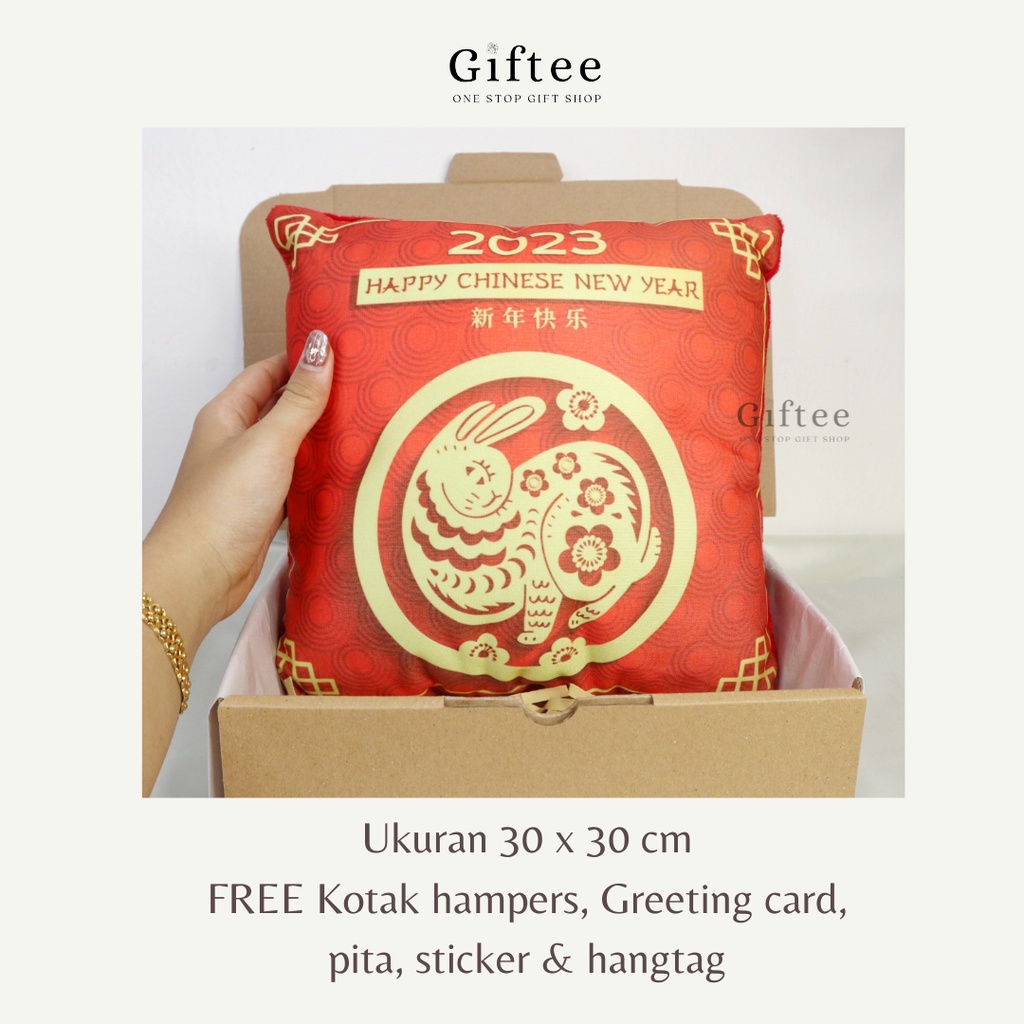 HAMPERS BANTAL NATAL PILLOW MOTIF TEMA EDISI CHRISTMAS DEKORASI FOTO KARAKTER PRINTING CUSTOM SOFA SARUNG 25X25 30X30 CM MURAH GIFT BOX KADO HADIAH PARCEL SOUVENIR WANITA PRIA MERRY XMAS CHRIST MAS CHRISMAS HAPPY NEW YEAR TAHUN BARU BY GIFTEE ID