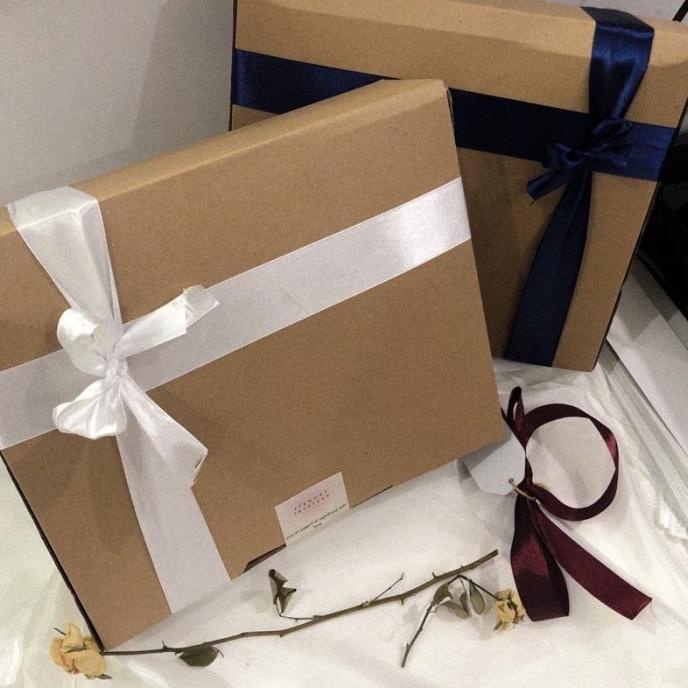 

Hampers Kado Souvenir / Gift Set Box Handuk 70x140cm Couple Pasangan 4