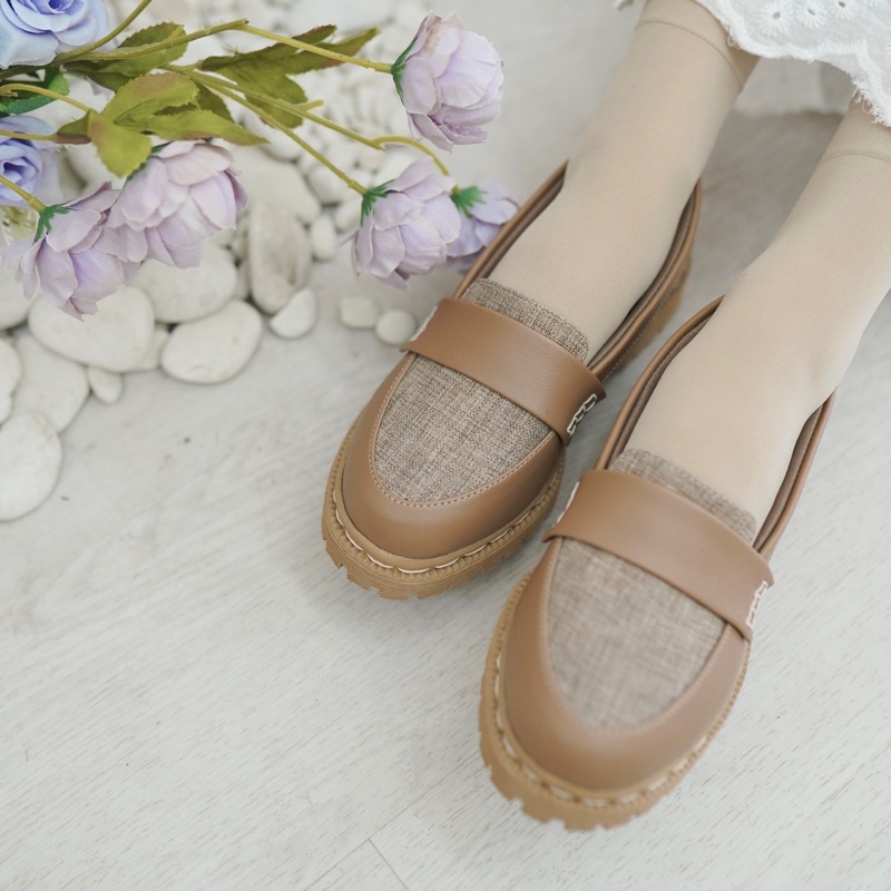 GRETA - Sepatu wanita / Loafers wanita/ Docmart wanita