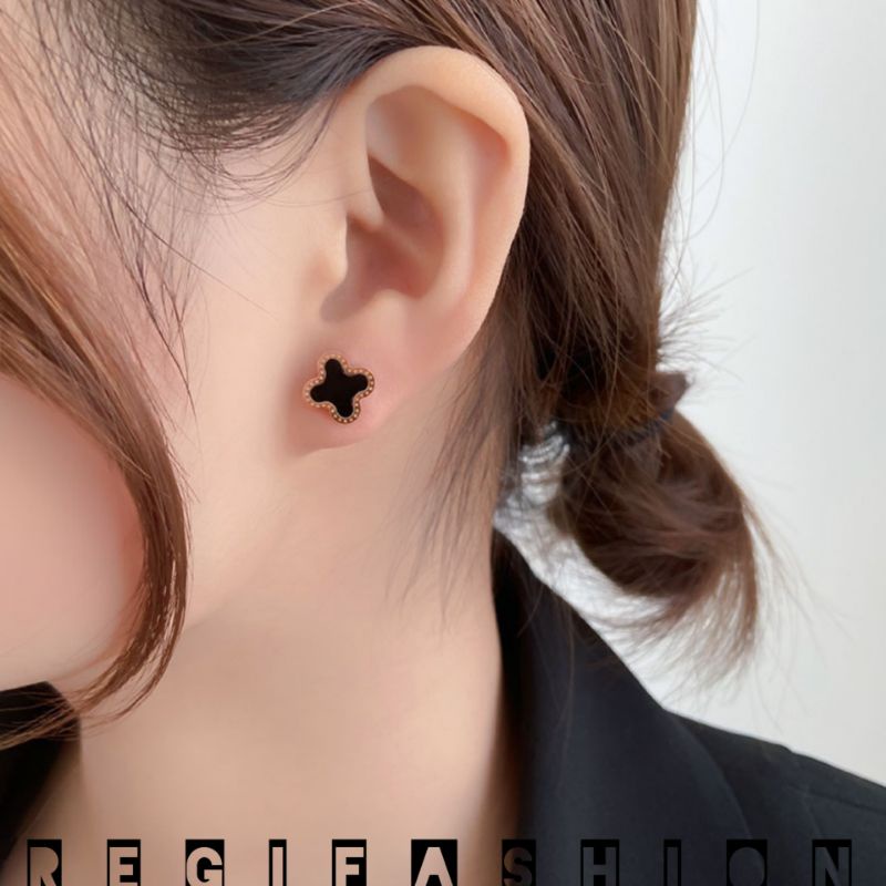 { Bayar Ditempat } Anting Titanium Wanita Terbaru Anting Tusuk Clover Hitam Anting Wanita Korea Kekinian Anti Karat Tidak Luntur