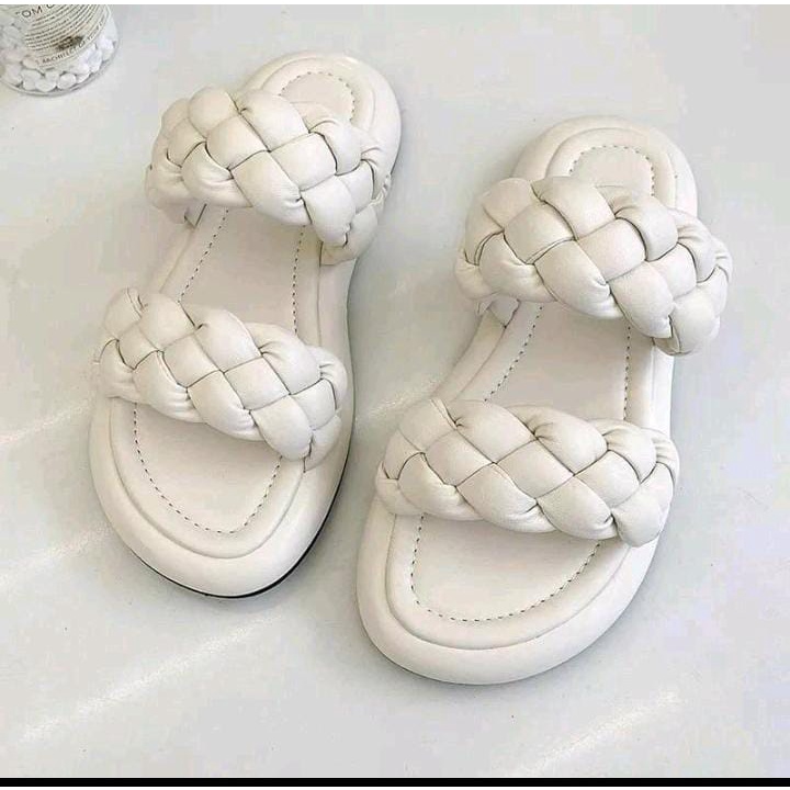 sandal kepang gretha