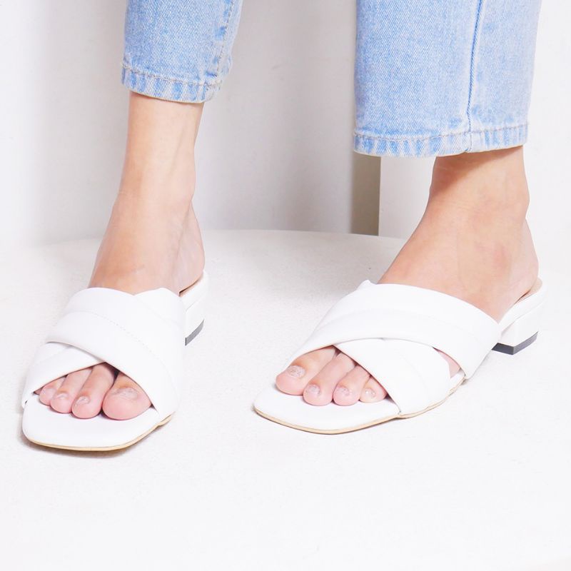 Sandal Wanita 3cm silang kelembung gemoy