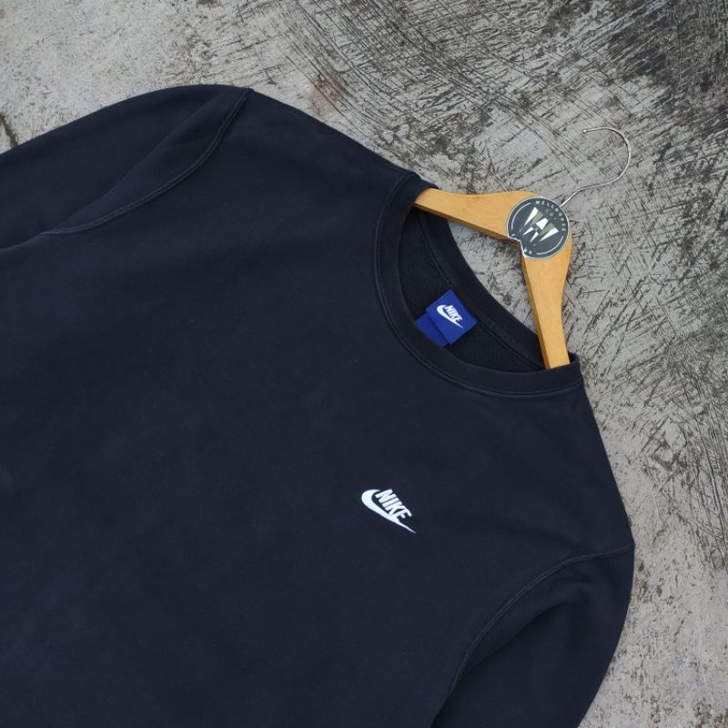 CREWNECK NIKE SMALL LOGO / SWEATER NIKE SMALL LOGO HITAM