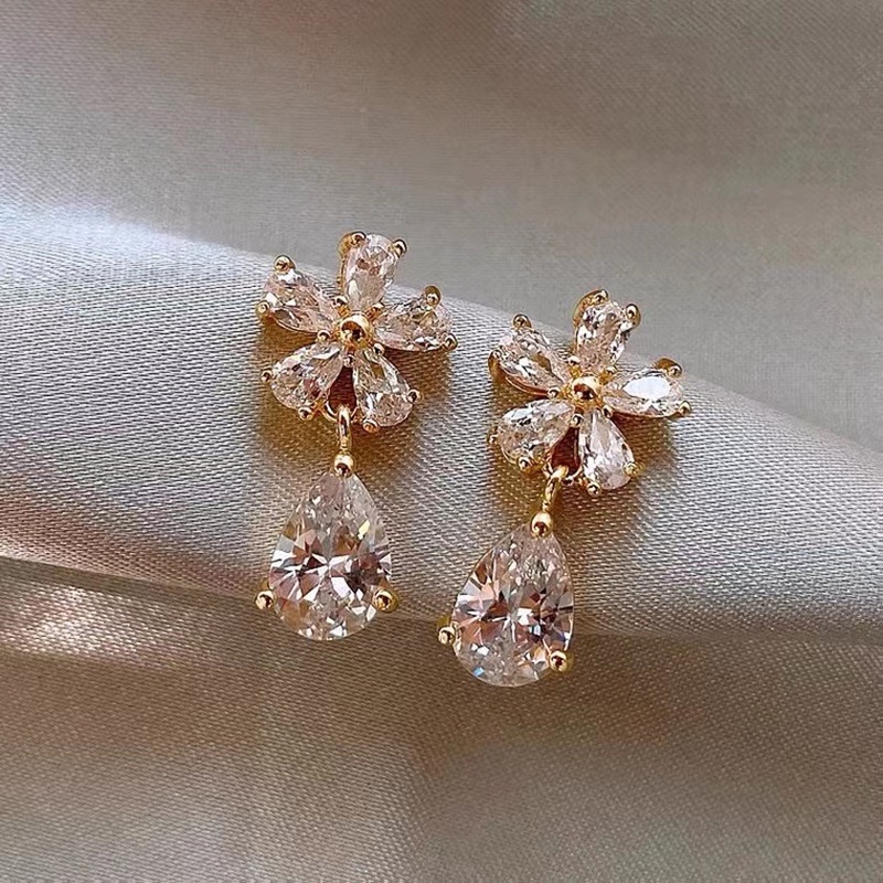 Water Drop Zircon Flower Earrings Niche Gaya Keren Temperamen Mewah Ringan High-End Earrings Anting