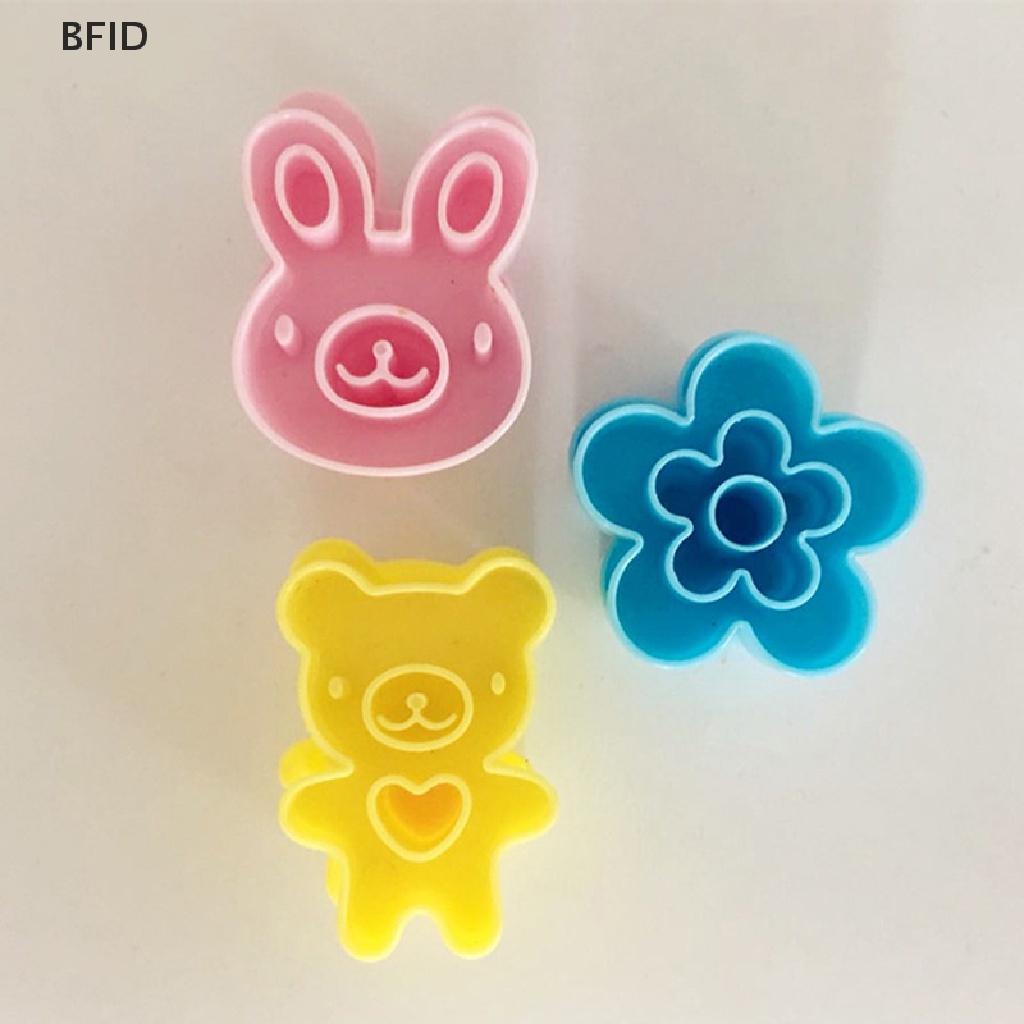 [BFID] Cetakan Sandwich Lucu Rabbit Flower Bear Shaped Bread CakeBiscuit Alat Emboss [ID]