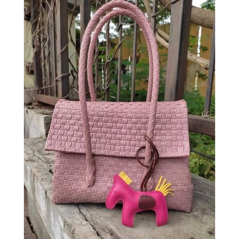 Tas Anyaman Jali Premium Petty Tutup Magnet M Mauve