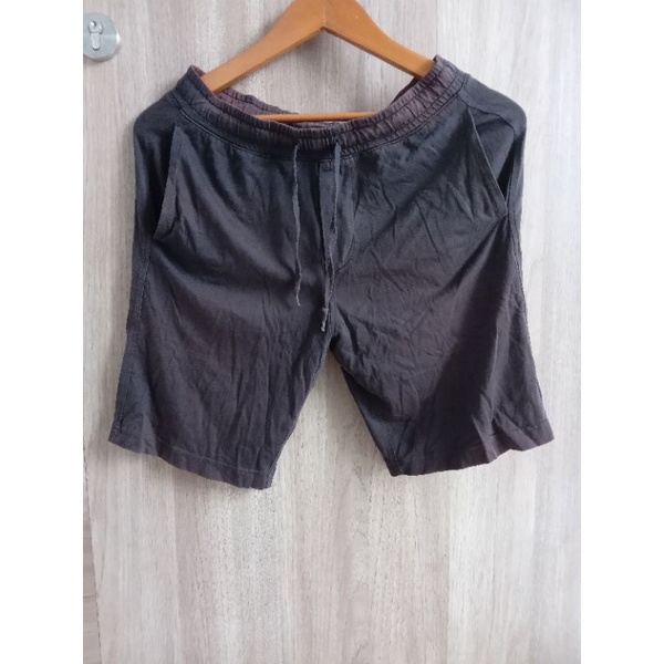 CELANA PENDEK UNIQLO PRELOVED ( GREY )