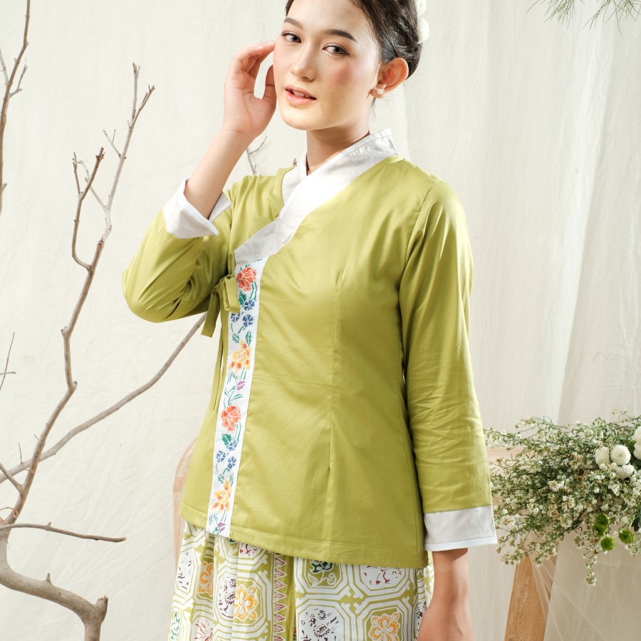 Blus Batik Hanbok Lengan Panjang Meradelima Katun Jepang Hijau