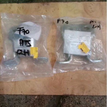 engsel pintu depan bagian atas Taft GT Rocky hiline