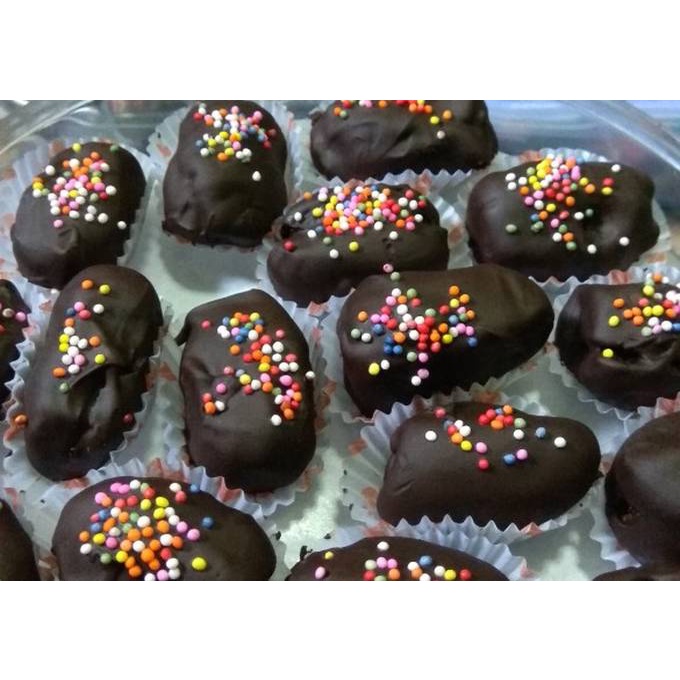 

Kurma coklat isi kacang, mente dan keju toples 250 gr