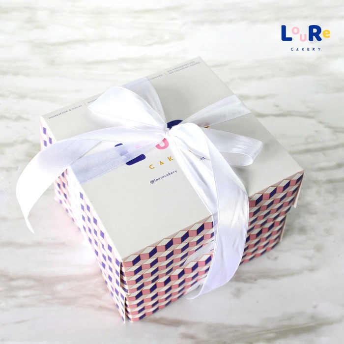 

✨READY✨ -Loure Cakery - Hampers Package Box of 2 Cakes / Hampers Kue - HAPPINESS B- 1.1.23