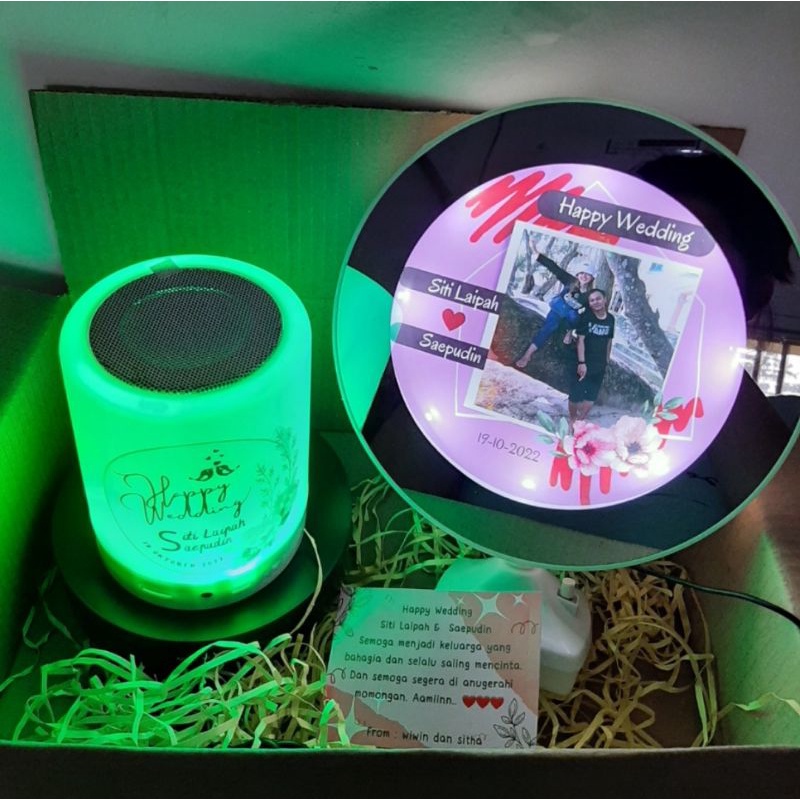

Hampers Cermin Ajaib dan Speaker Bluetooth Custom - Voraca Magic Mirror