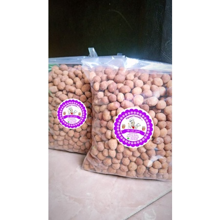 

KACANG TELOR DAN KUE BAWANG