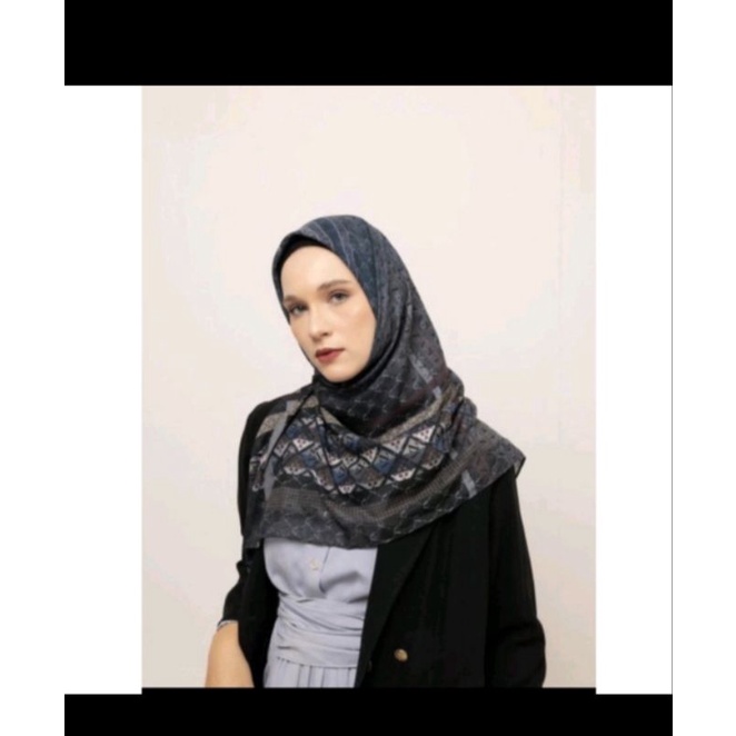 Naishi scarf by Vivi zubedi X Citra Kirana