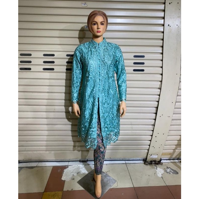 Kebaya Tunik Brokat Kancing Seribu Modern/ Setelan Tunik Melayu/ kebaya wisuda/ kebaya modern/ kebaya tunangan/ kebaya pesta/ tunik tille/ kebaya murah/ baju pesta Kebaya Kondangan/ Kebaya Modern/ Kebaya modern 2022/ Kebaya wanita Set