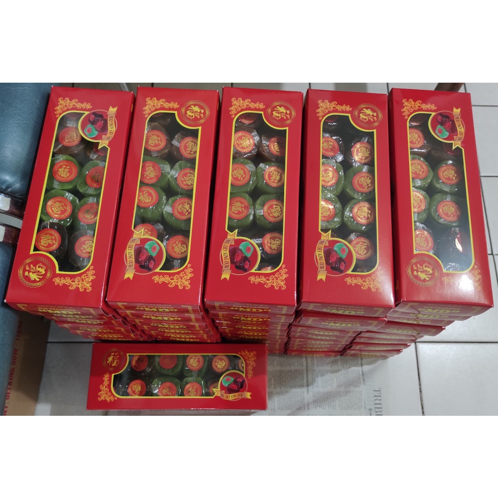 

Kue keranjang / dodol Hari Raya Imlek Ny. Oey King Ouw