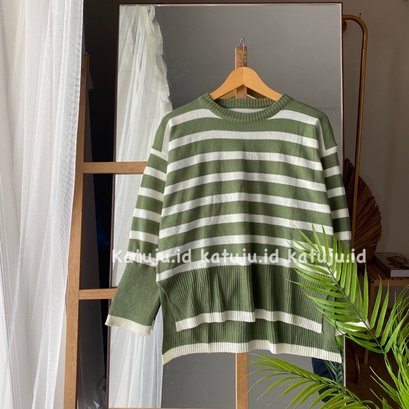 SWEATER RAJUT OVERSIZE ANYA MOTIF GARIS