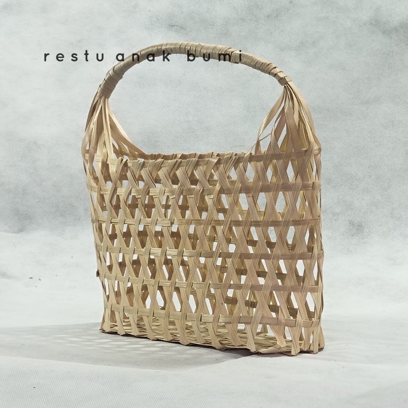 

(B020) Tas Bambu Jinjing L 22cm/Hadiah/Lamaran/Parcel Lebaran/Natal/Acara/Catering/Hampers/Hantaran/Makanan/Minuman/Keranjang Buah/Souvenir/Wadah Serbaguna/Basket/Craft/Fruit Box/Sembako/Teh/Gula/Beras/Telur/Seserahan/Kado/Gift