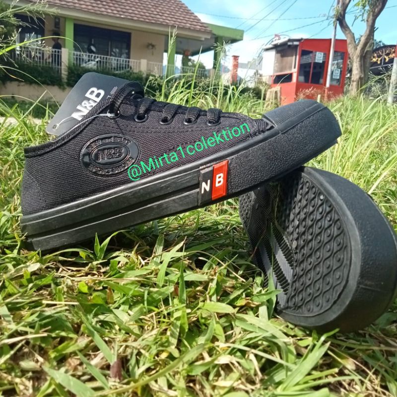sepatu sekolah dan pramuka N,B hitam polos tali pria dan wanita TK, SD, SMP, SMA awet murah dan bergaya