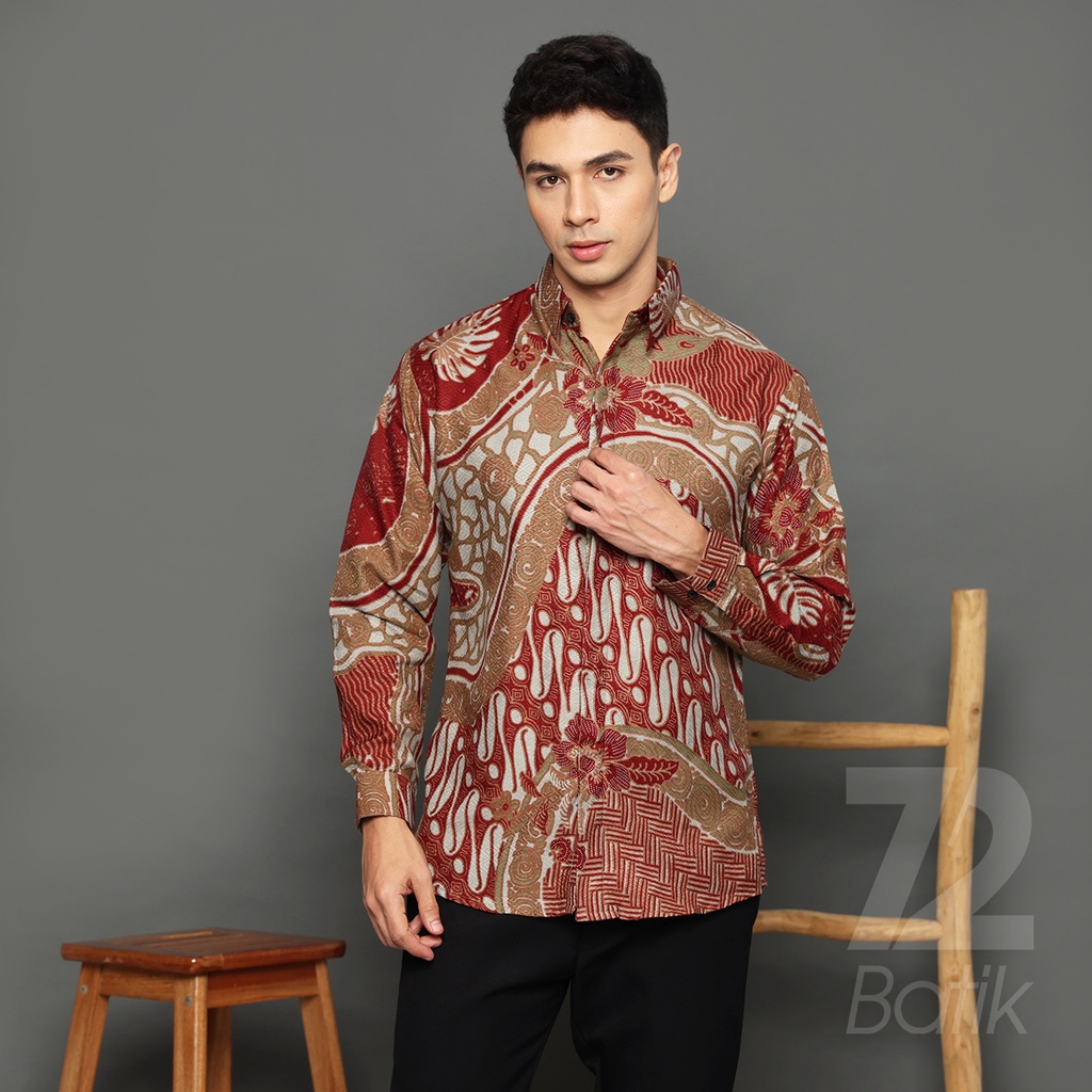 KEMEJA BATIK PRIA LENGAN PANJANG Kemeja Dobby Slimfit Motif Parang Roll Warna Merah Maroon 723152 Cap 72 - Baju Kemeja Atasan Pakaian Setelan Batik Pria Cowok Laki Laki Remaja Keluarga Kantor Lengan Panjang Modern Slimfit Slim Fit Premium Kekinian