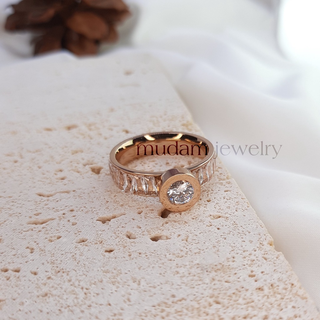 Cincin Titanium Bvlgr Bulat Angka Romawi Dengan Diamonds Keliling