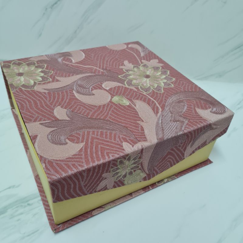 Box kue lapis legit flower wallpaper 22x22x8cm/ kotak kue hamper hardbox