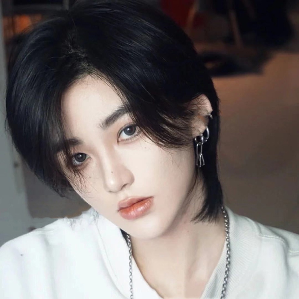 Woman man fashion Alami Sintetis Tampan Pendek Berbulu Cosplay Wig Mullet Kepala Wig