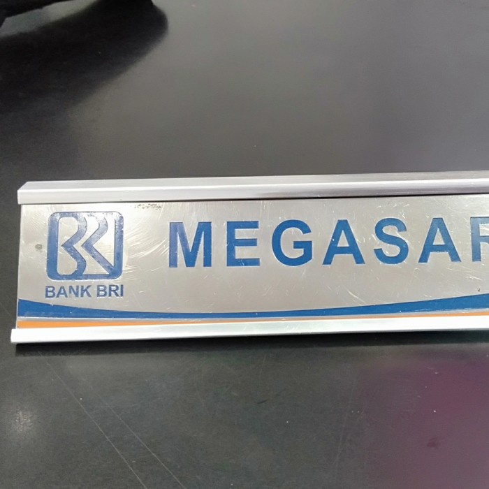 

Paja Papan Nama Bri/Name Desk Bri