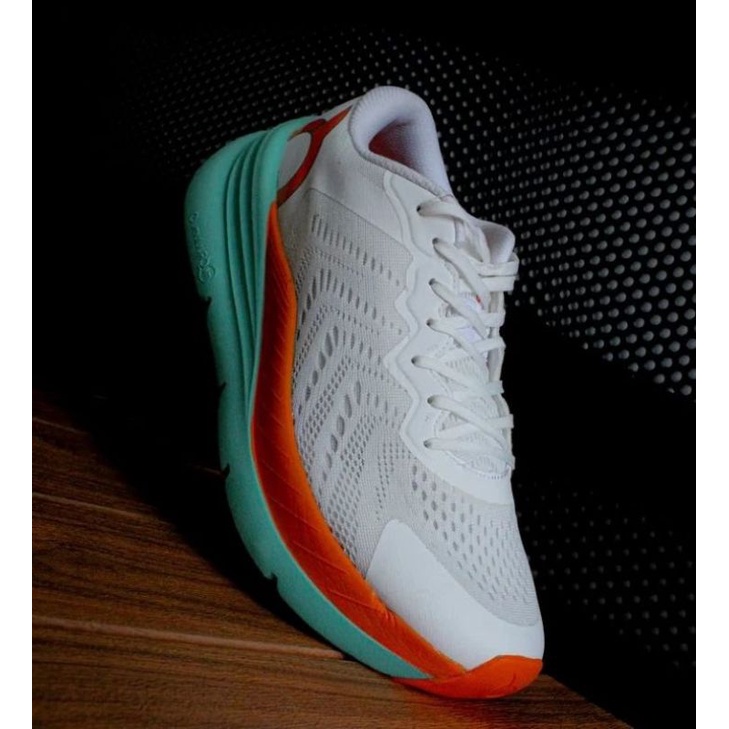 Sepatu Ortuseight Hyperblast