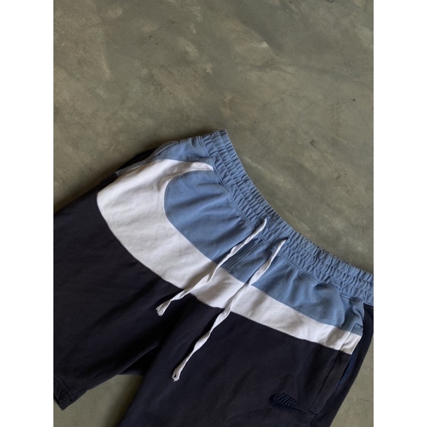Nike Big Swoosh Celana pendek